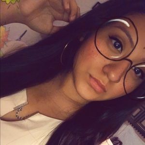 Meet your Posher, Lourdes